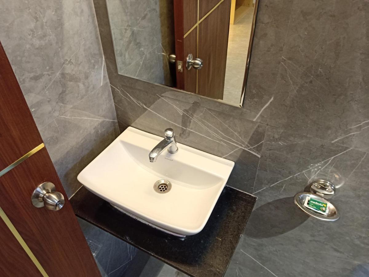Hotel Suvarnam Residency Ahmednagar Buitenkant foto