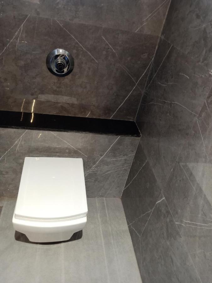 Hotel Suvarnam Residency Ahmednagar Buitenkant foto