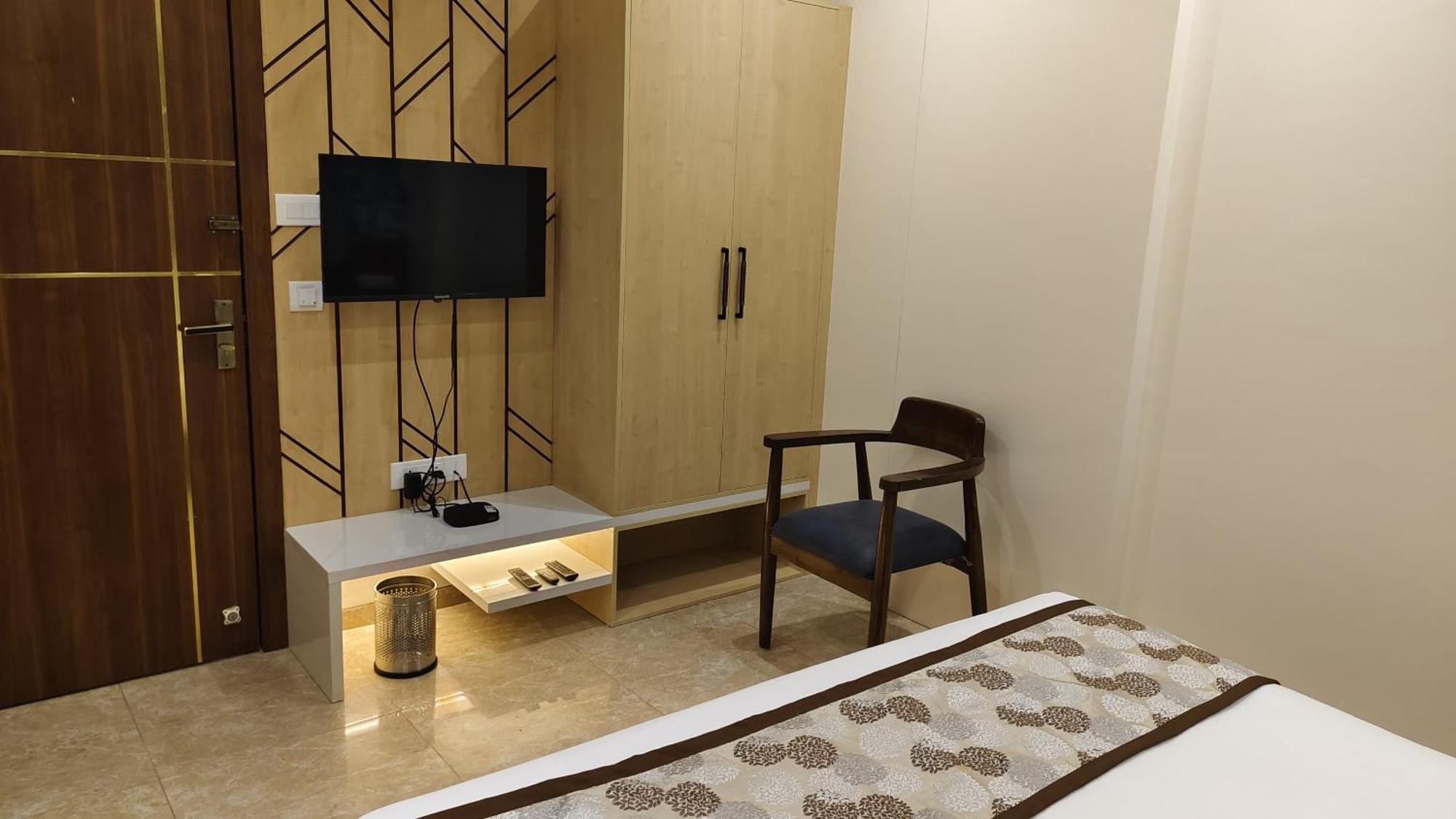 Hotel Suvarnam Residency Ahmednagar Buitenkant foto